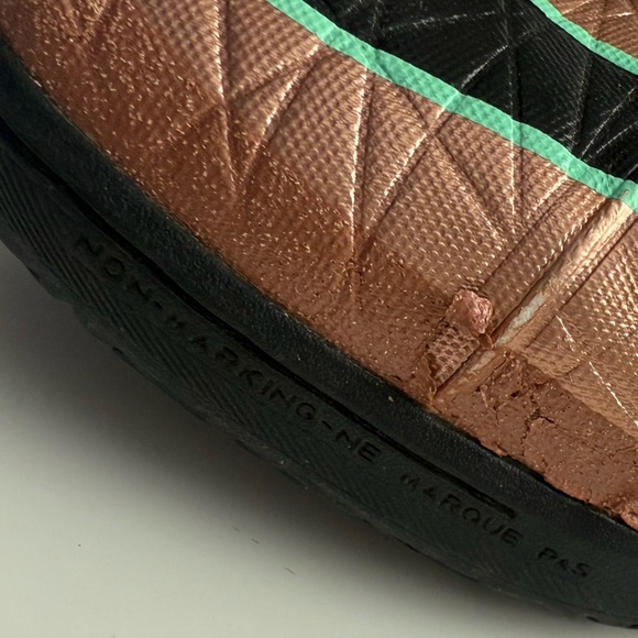 Nike HypervenomX Proximo Metallic Bronze 747486-903
Size US 13 - Picture 7 of 14